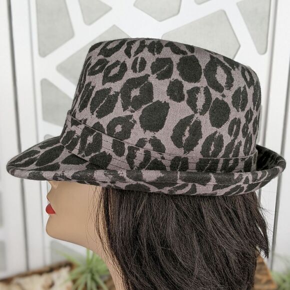 Kirna Zabête 100% Wool Fedora in Black/Gray Kiss Print - Picture 2 of 7